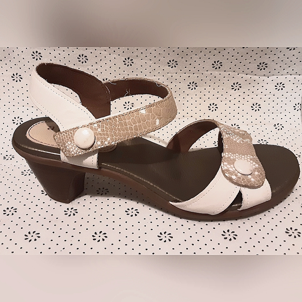 Aravon by New Balance Sandals Heels